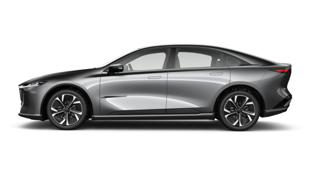 Mazda6e hadir sebagai sedan listrik premium dengan motor listrik 190 kW, jarak tempuh hingga 560 km, fast charging 15 menit, dan desain pemenang World Car Design 2026. Temukan spesifikasi, harga, dan penawaran terbaik di Mazda Bali.